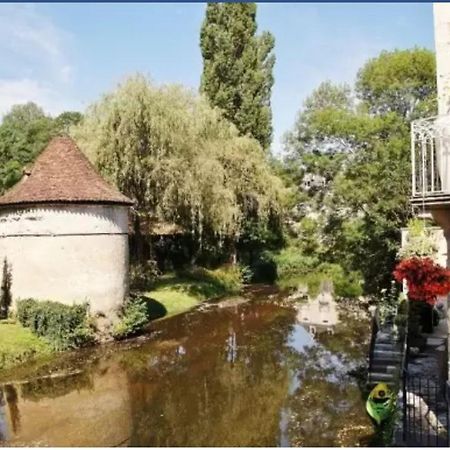 Chez Sarah - L'Escapade Bed & Breakfast Javerlhac-et-la-Chapelle-Saint-Robert Exterior photo