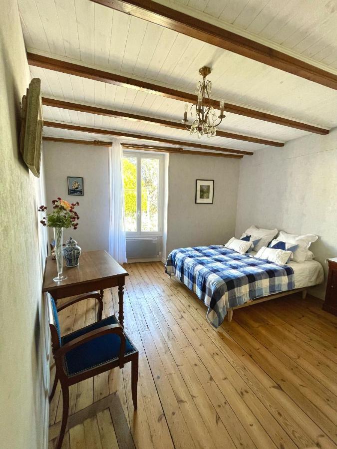 Chez Sarah - L'Escapade Bed & Breakfast Javerlhac-et-la-Chapelle-Saint-Robert Exterior photo