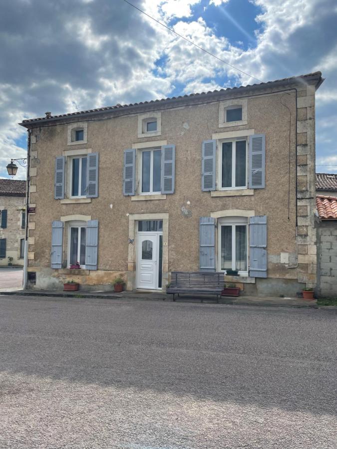 Chez Sarah - L'Escapade Bed & Breakfast Javerlhac-et-la-Chapelle-Saint-Robert Exterior photo