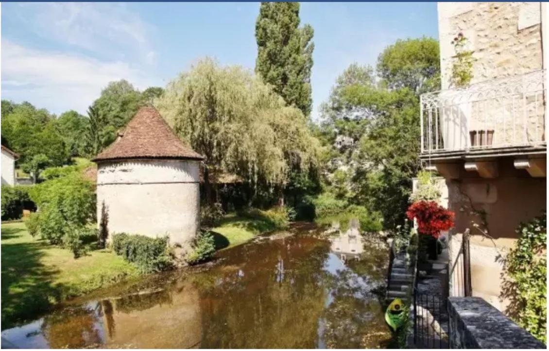 Chez Sarah - L'Escapade Bed & Breakfast Javerlhac-et-la-Chapelle-Saint-Robert Exterior photo